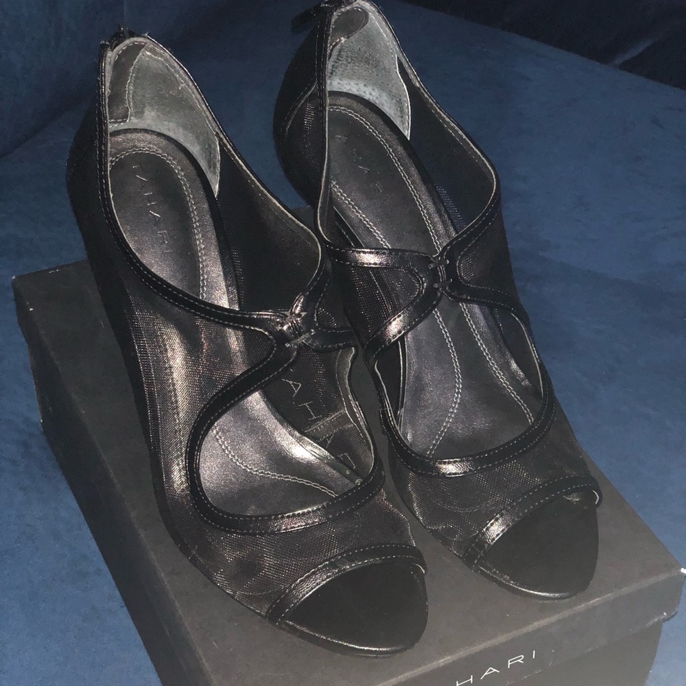 Black Tahari Ta-Lynn heels